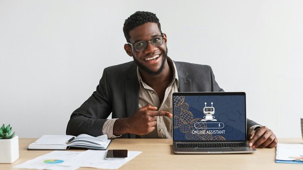 Quels sont les avantages de l'utilisation des chatbots pour améliorer le support client pour une entreprise de services financiers?